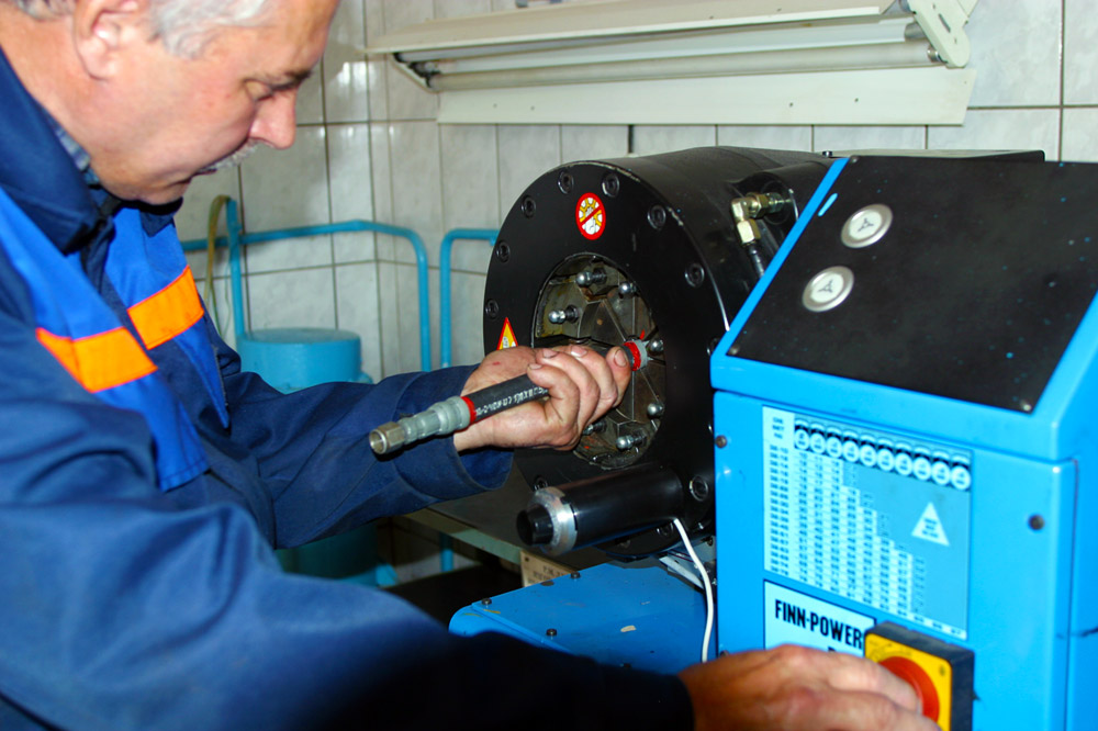 Manufacture of hoses and pipelines. Manufacture of hoses and pipelines.